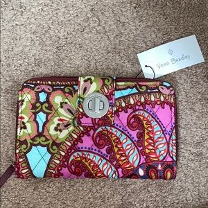 Vera Bradley Turnlock Wallet - Resort Medallion